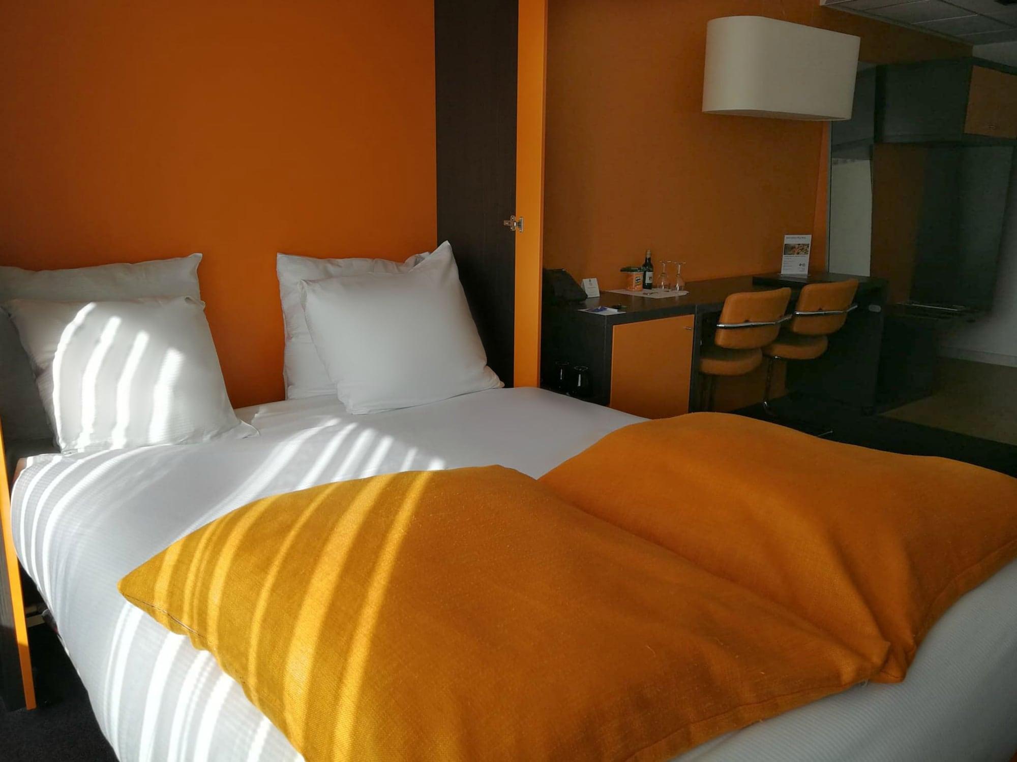 Amrath Airport Hotel Rotterdam Bagian luar foto