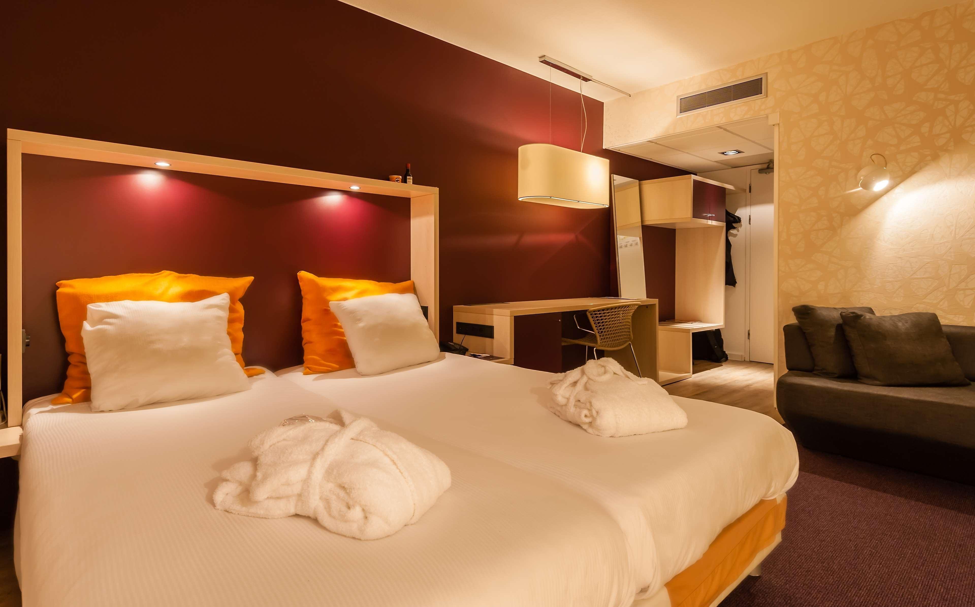 Amrath Airport Hotel Rotterdam Bagian luar foto