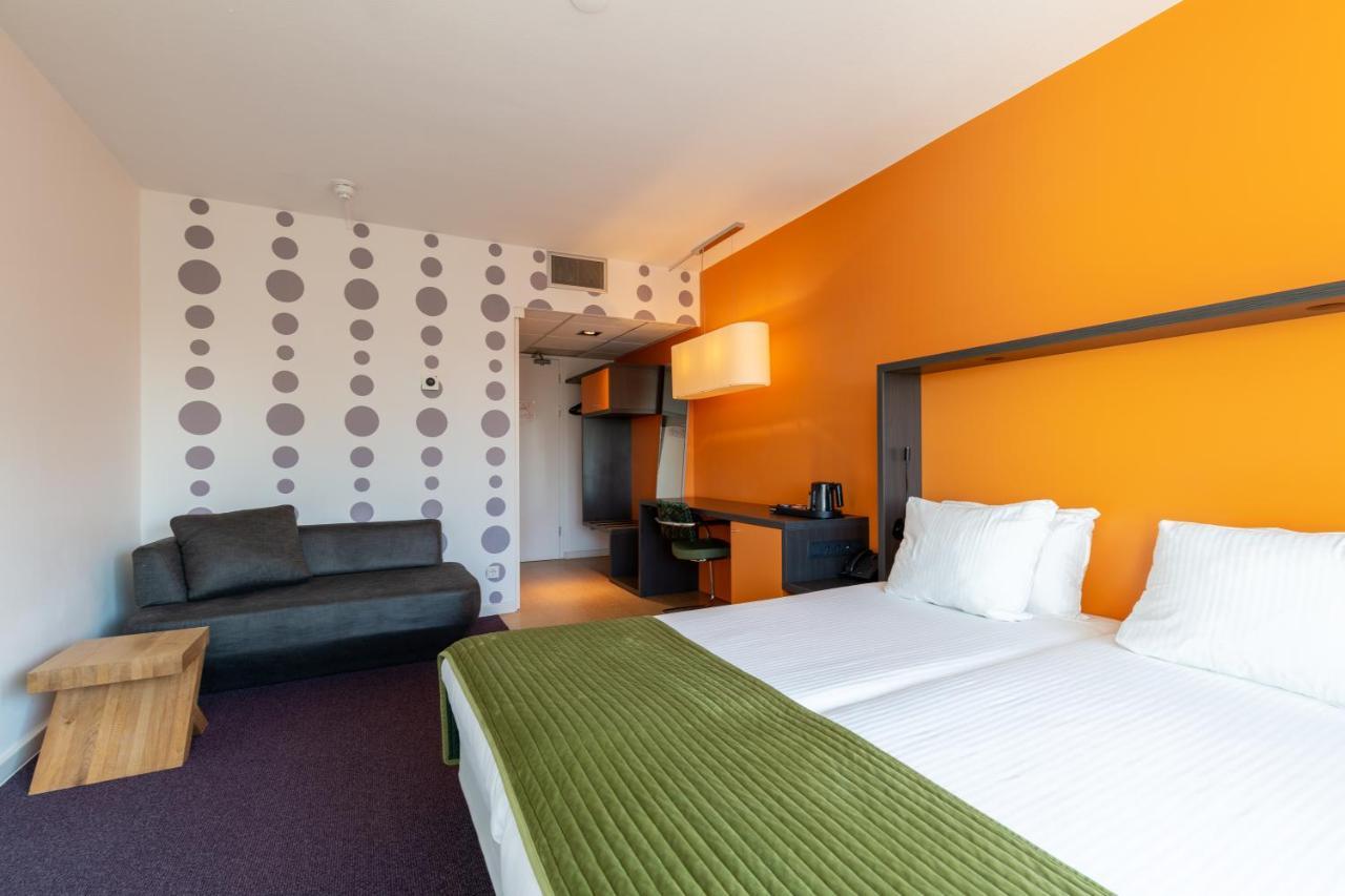 Amrath Airport Hotel Rotterdam Bagian luar foto