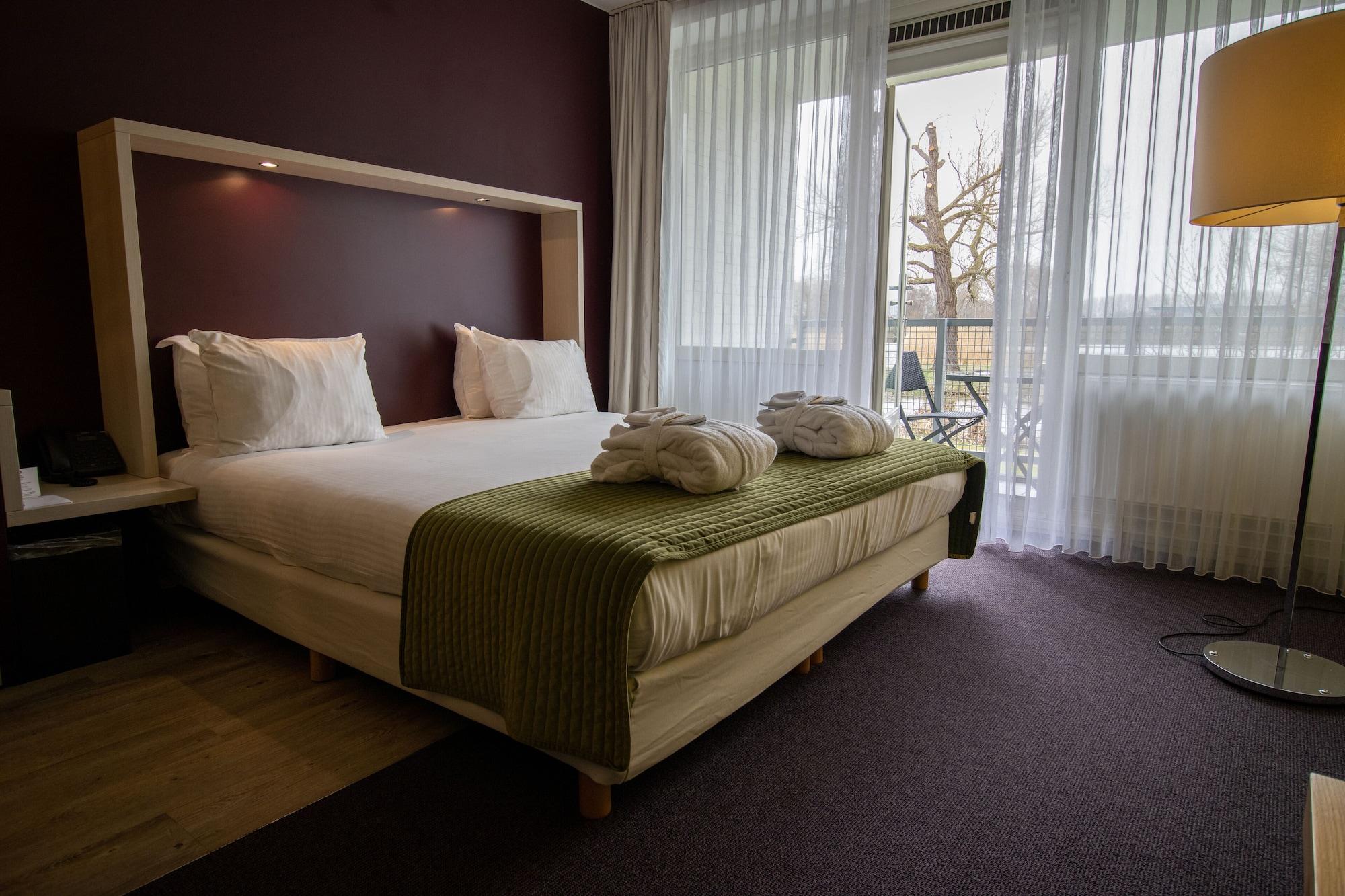 Amrath Airport Hotel Rotterdam Bagian luar foto