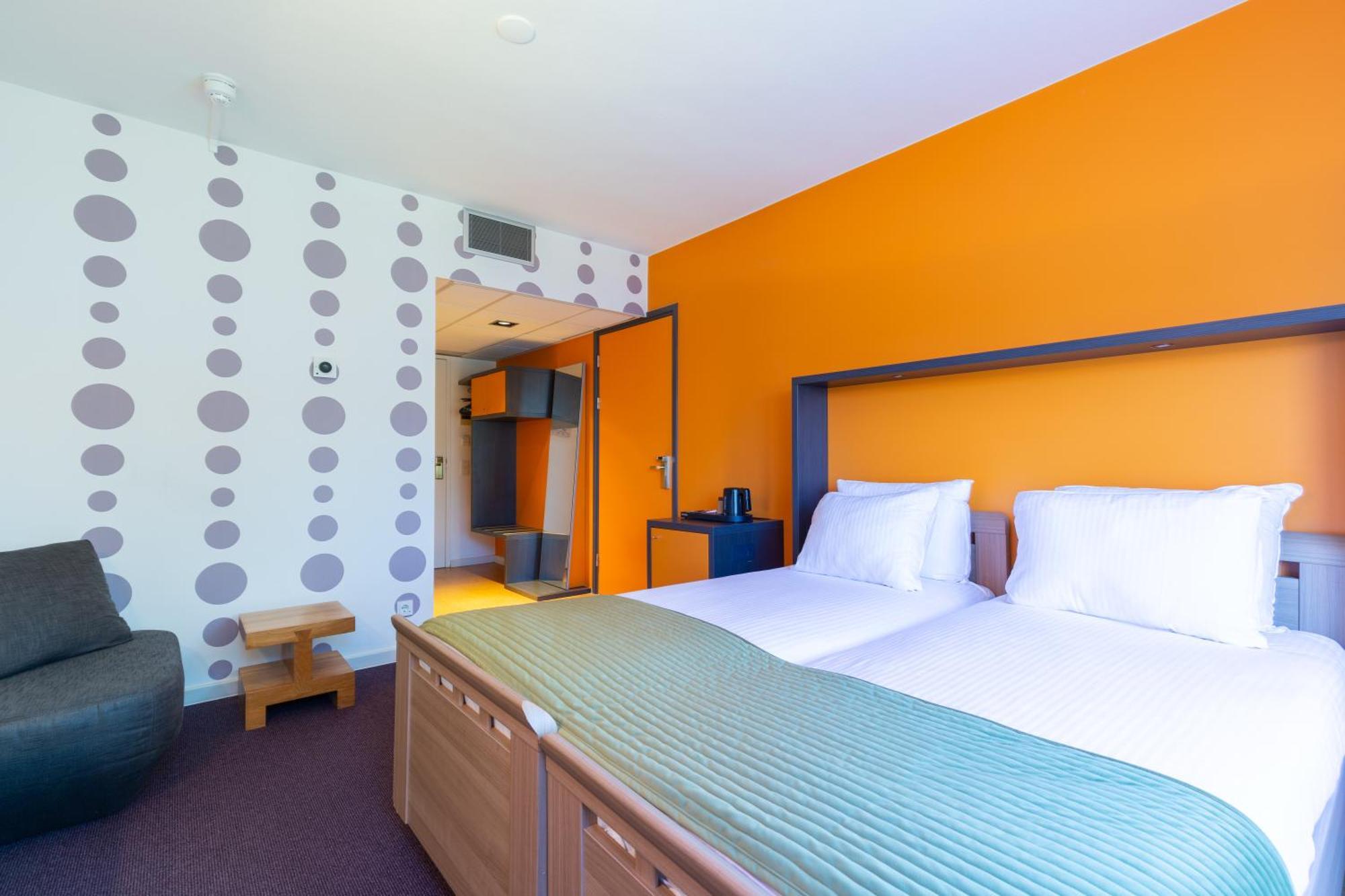 Amrath Airport Hotel Rotterdam Bagian luar foto