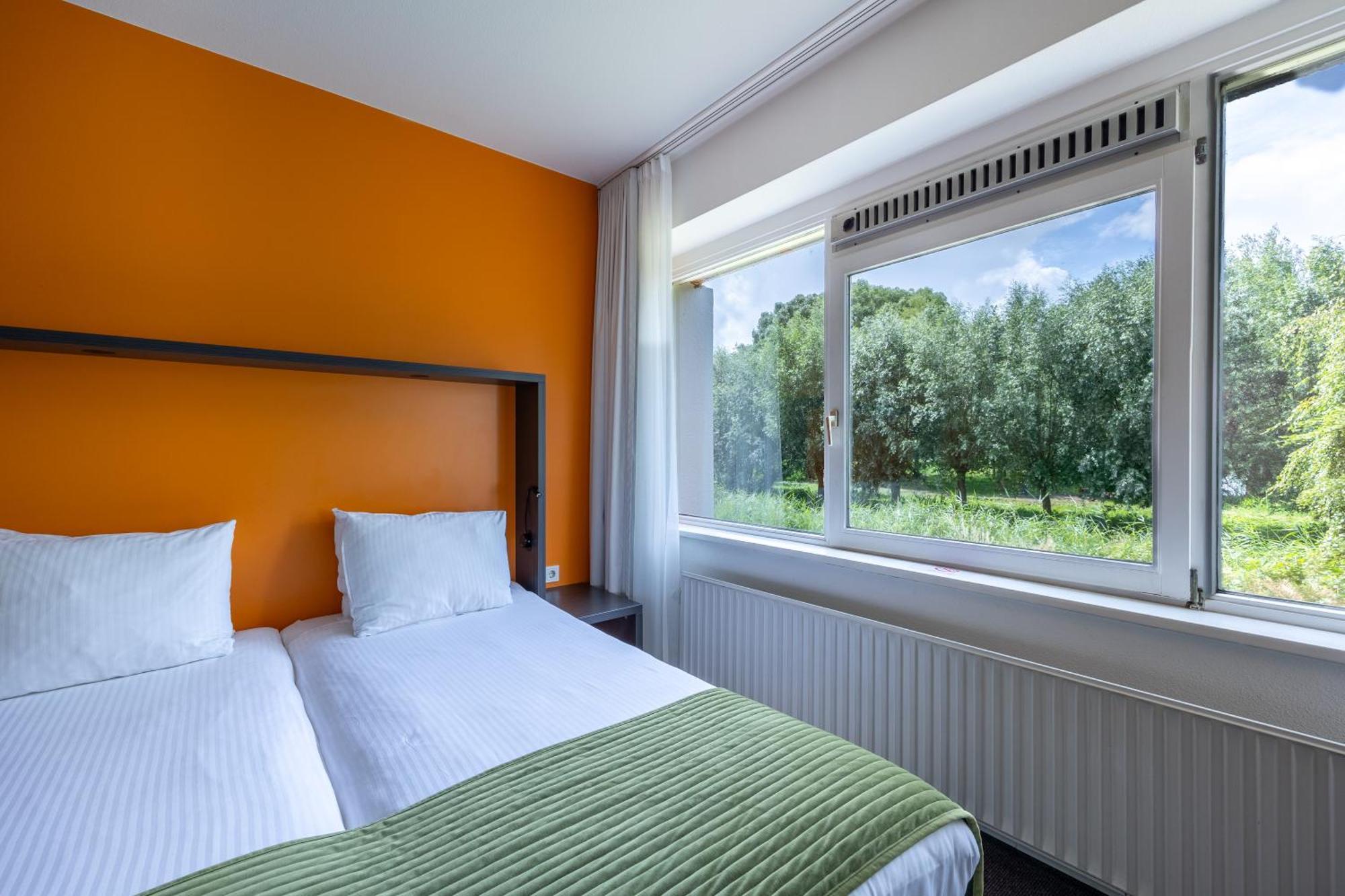 Amrath Airport Hotel Rotterdam Bagian luar foto