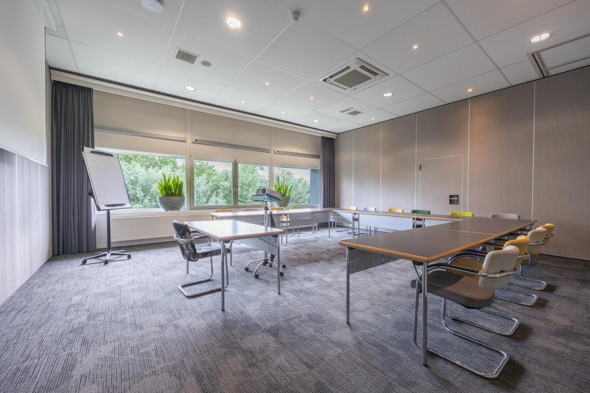 Amrath Airport Hotel Rotterdam Bagian luar foto